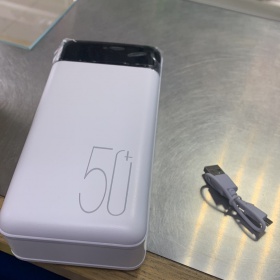 Пауэр-банк 50000мА индикатор, фонарик, белый - "Модная Тачка" магазин автоэлектроники